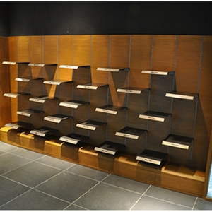 Exhibición de pared de zapatería