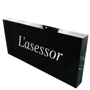 bloque acrílico con logotipo de cristal